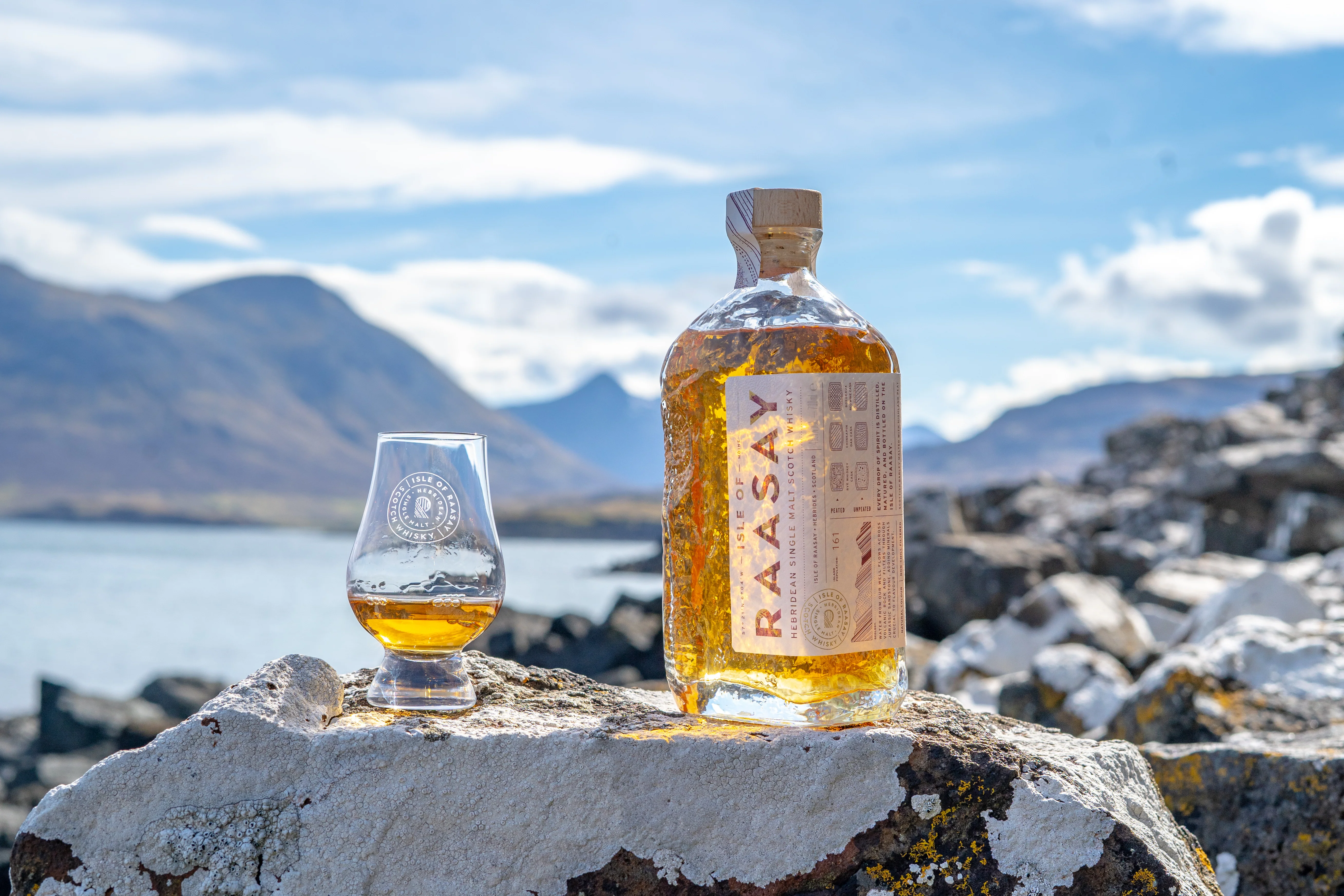 Isle of Raasay Single Malt Whisky Gift Set & Glasses - Image 3